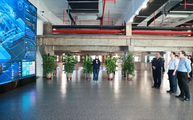 天津市政協(xié)黨組成員趙海山、副主席李劍萍一行到榮程集團(tuán)參觀調(diào)研