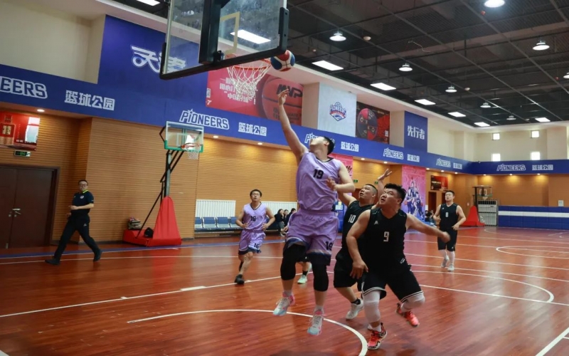 精彩對決引爆現(xiàn)場！榮程集團(tuán)第十四屆職工籃球賽半決賽戰(zhàn)績播報