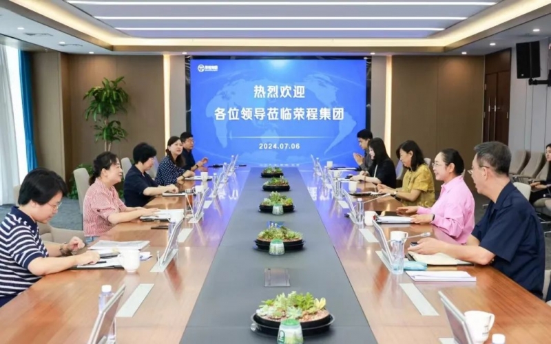 張榮華主席與銅仁市政協(xié)副主席、市工商聯(lián)主席劉鴻麗座談交流