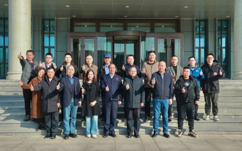 天津市鋼鐵工業(yè)協(xié)會秘書長、天津市冶金商會副會長楊勇一行到榮程集團(tuán)座談交流