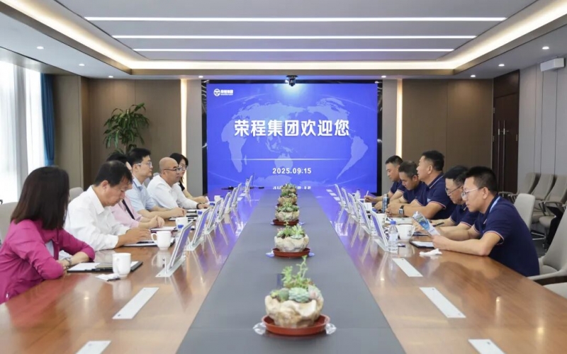 新疆生產(chǎn)建設(shè)兵團(tuán)第十四師昆玉市黨委常委、副師長王鑫到訪榮程集團(tuán)